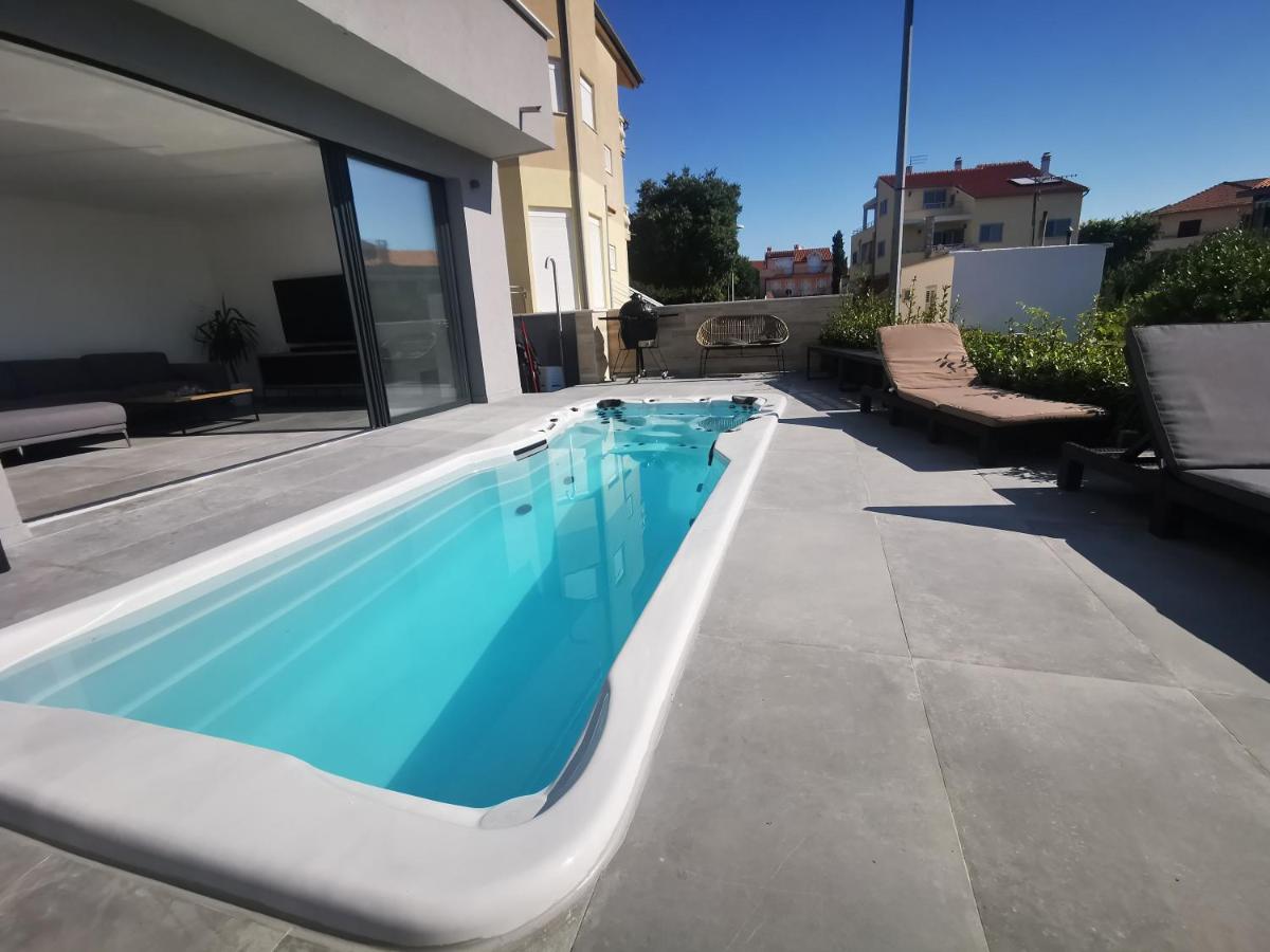 Heated swimming pool: SPA Apartment Vito