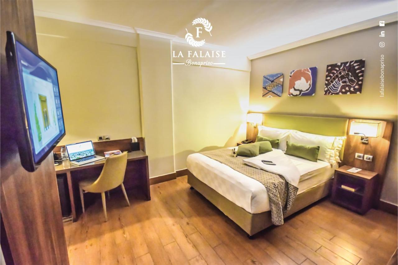 Hotel La Falaise Bonapriso photo