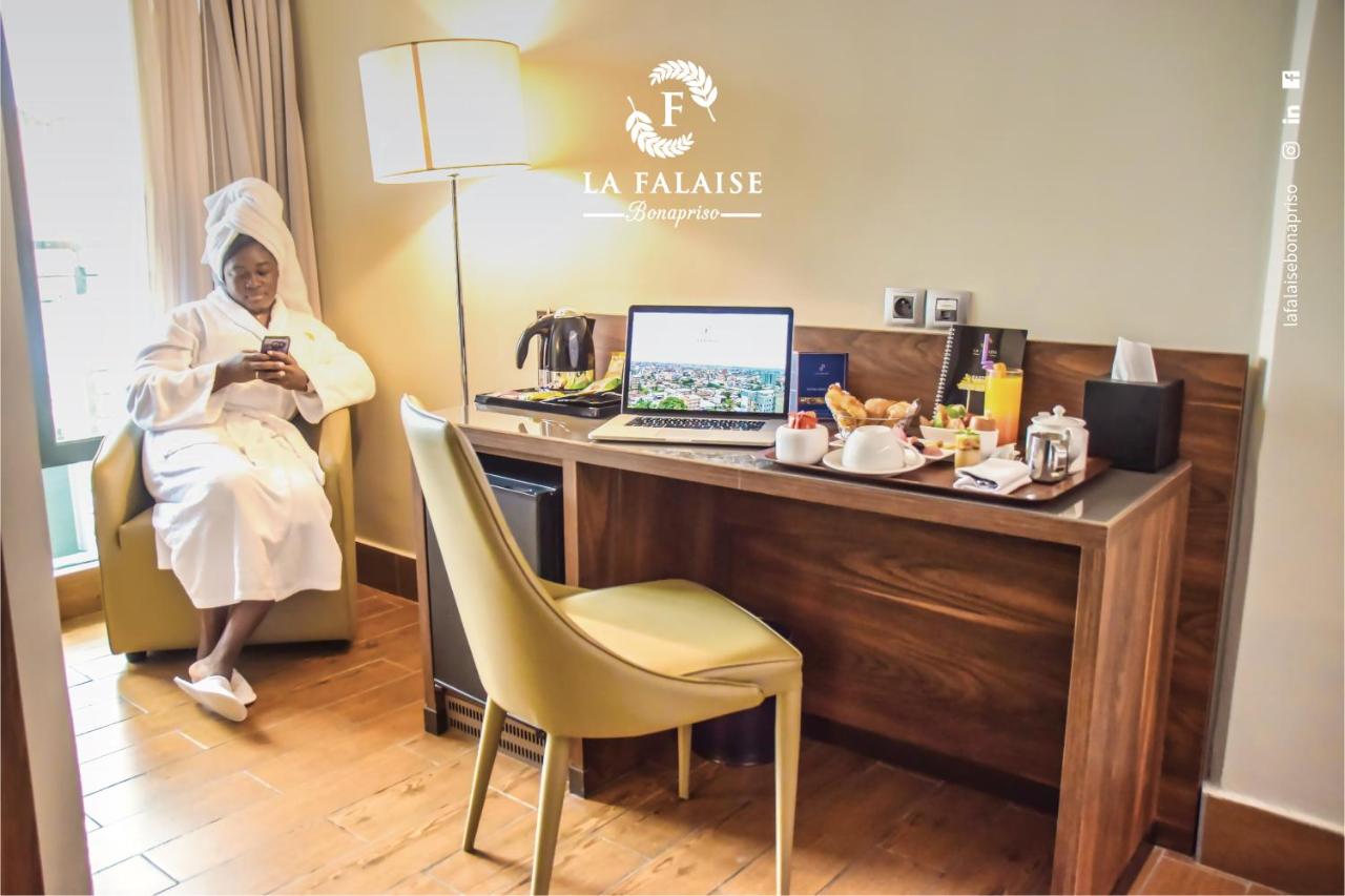 Hotel La Falaise Bonapriso photo