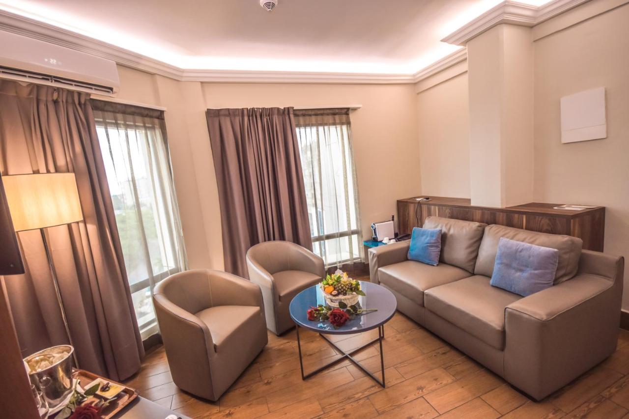 Hotel La Falaise Bonapriso photo
