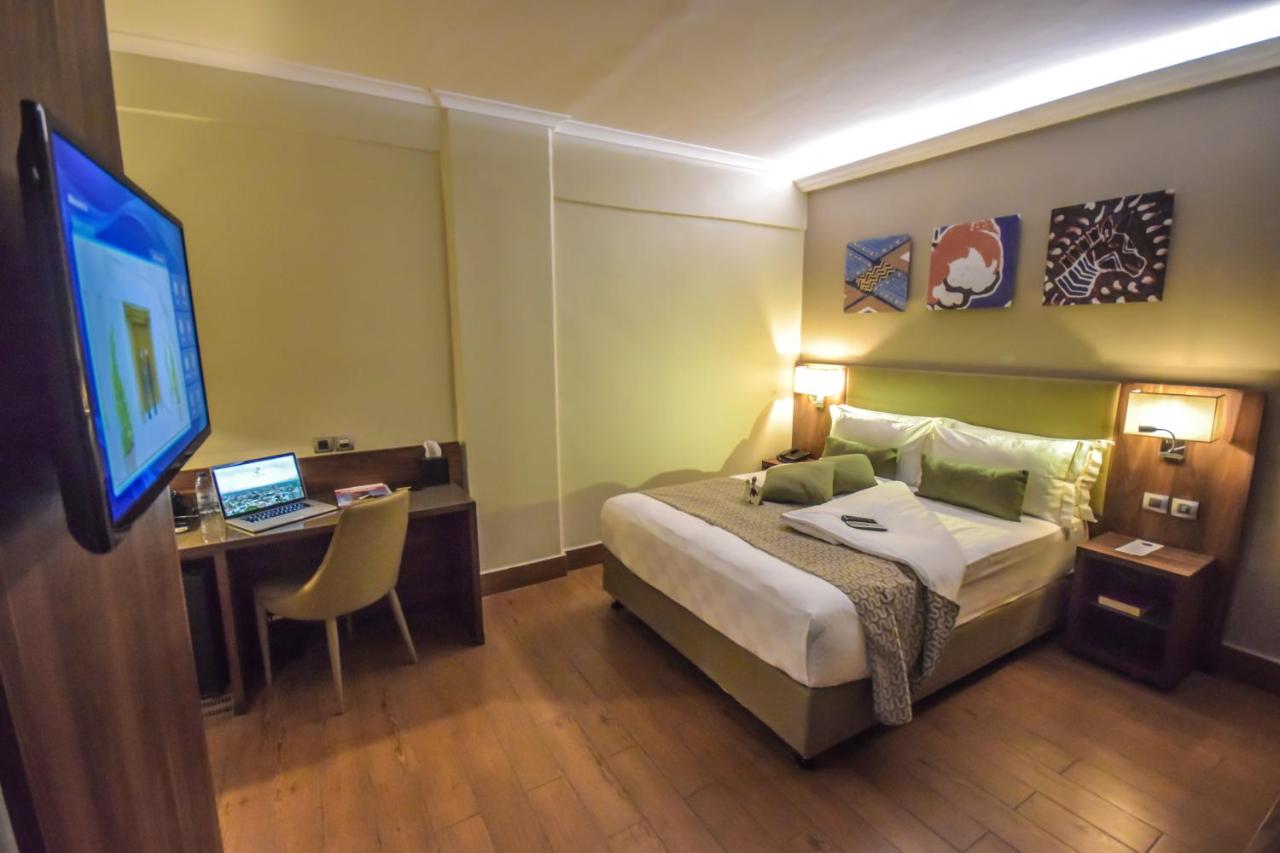 Hotel La Falaise Bonapriso photo
