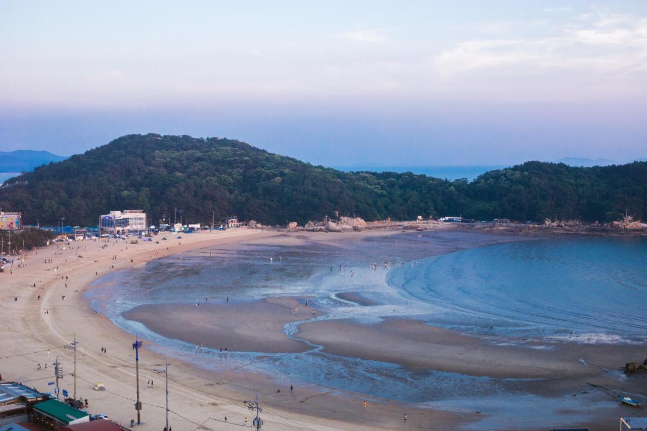 Beach: The Week & Resort