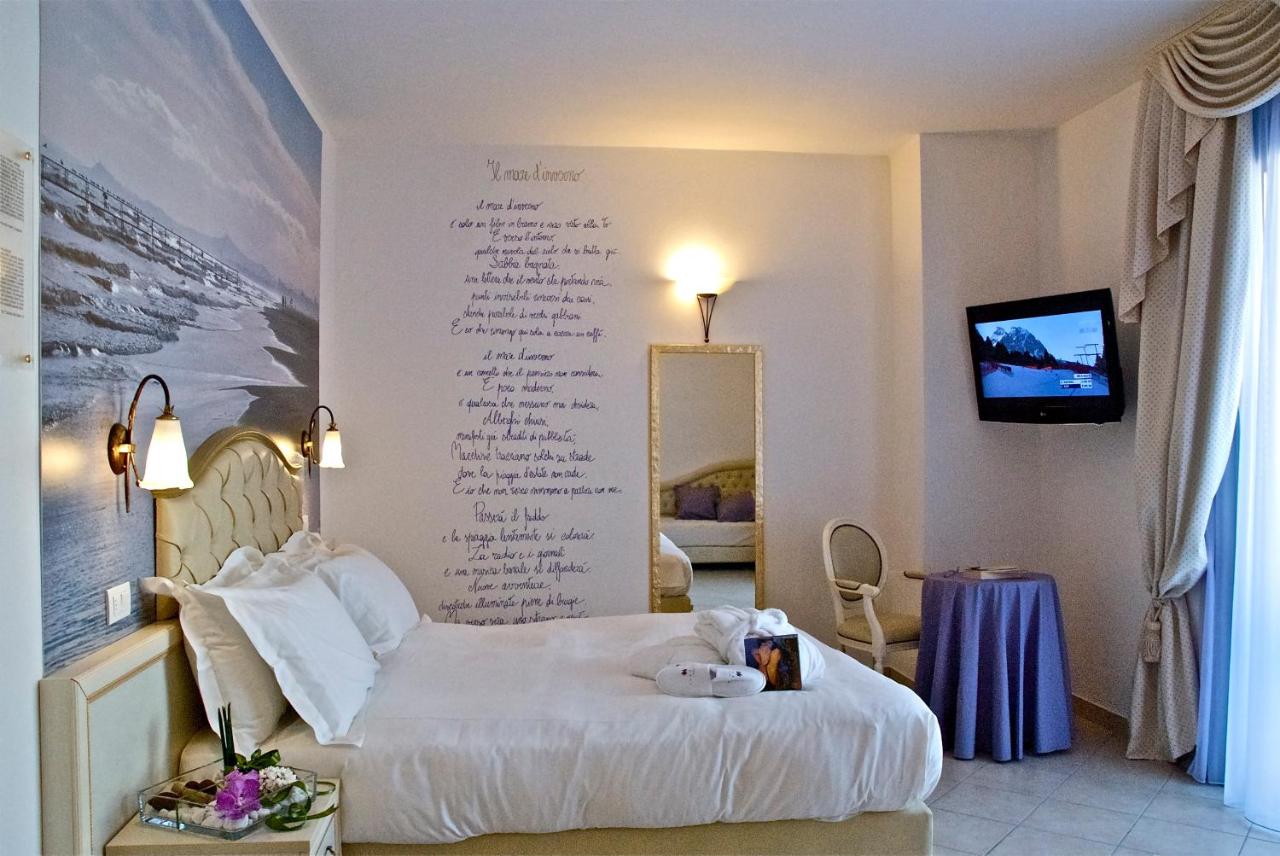 Image: Sovrana Beach Hotel - Pet Friendly - Breakfast until 12 - Parking