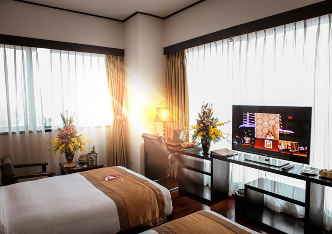 Halong Palace Hotel, Ha Long, Vietnam - Booking.com