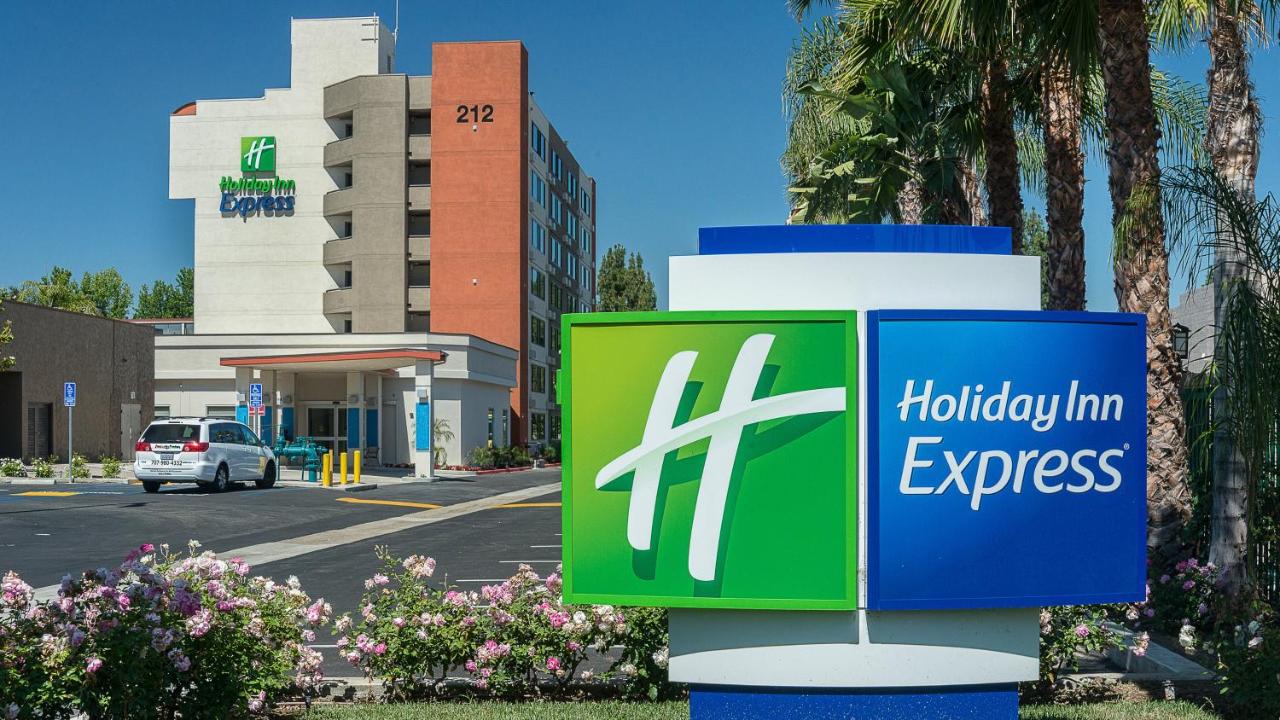 Фото Holiday Inn Express Fullerton-Anaheim, an IHG Hotel
