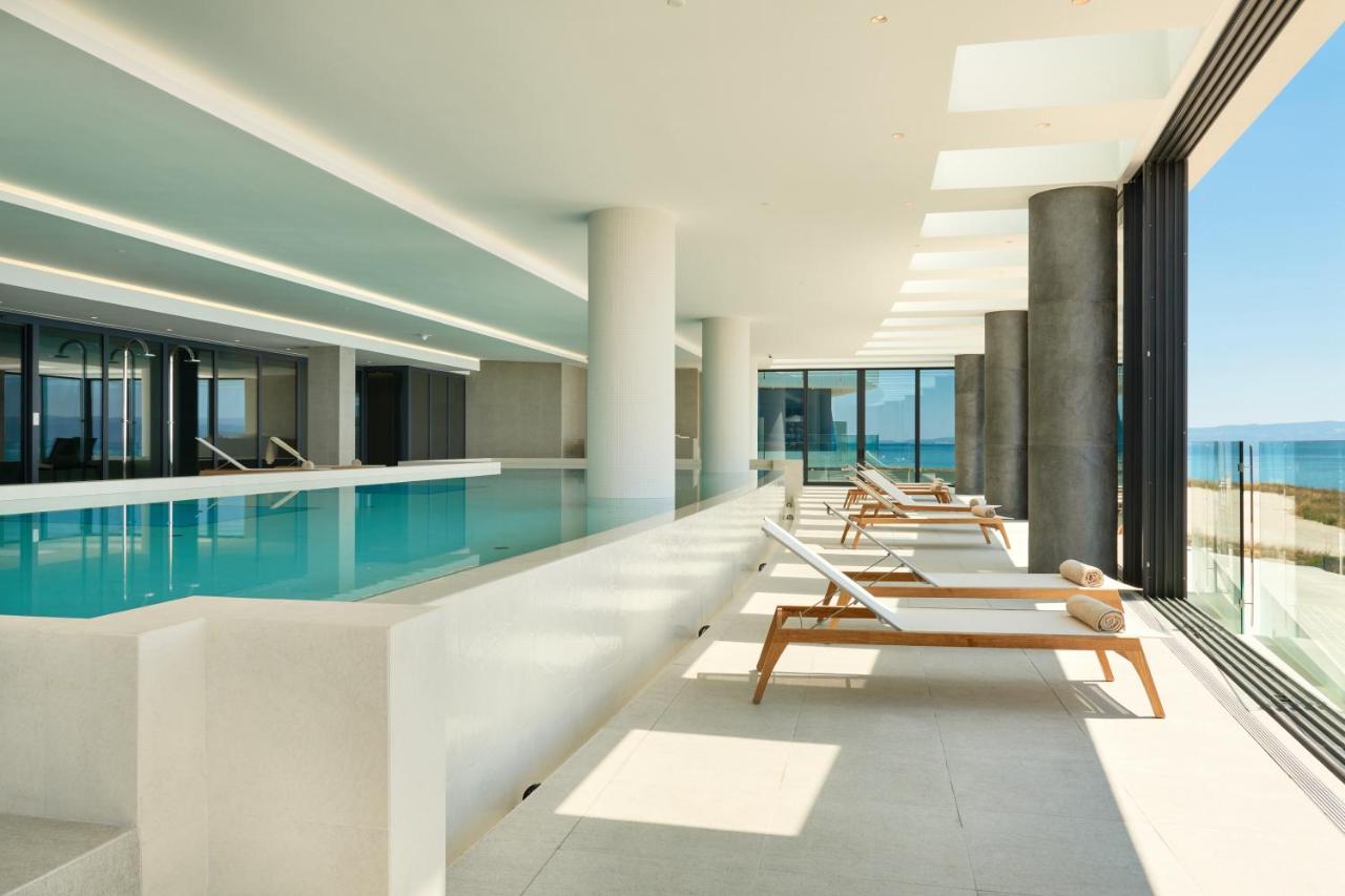 Heated swimming pool: Amphora Hotel