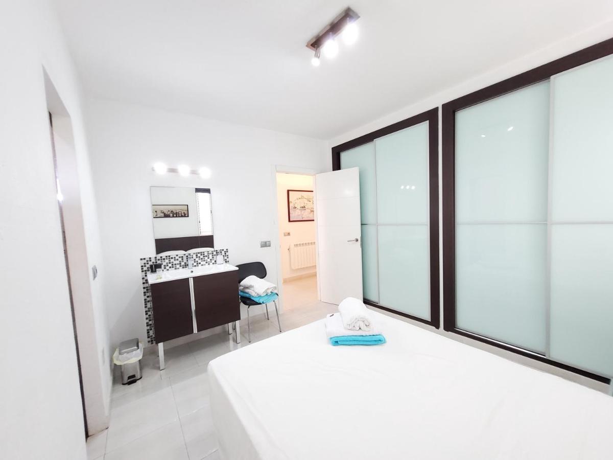 Villa Denis (스페인 산트 라파엘 데 사 크레우) - Booking.com