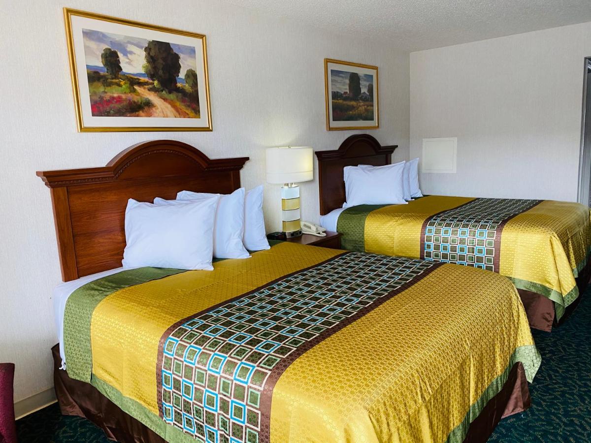 Harrisonville Inn and Suites — photo 10