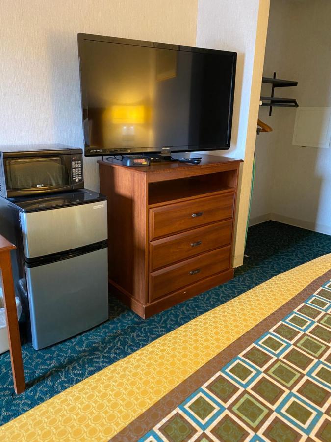 Harrisonville Inn and Suites — photo 4