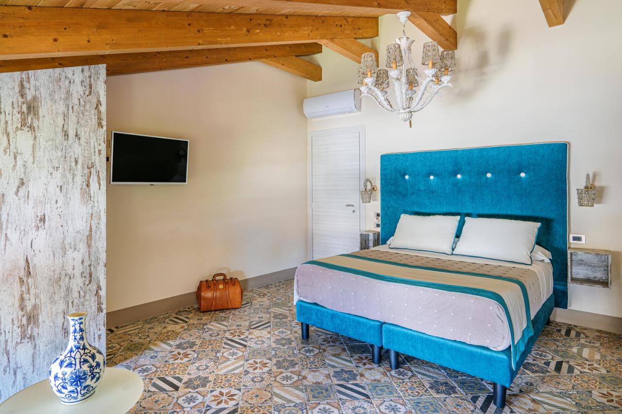 DON GIULIO LUXURY ROOMS jacuzzi & pool photo