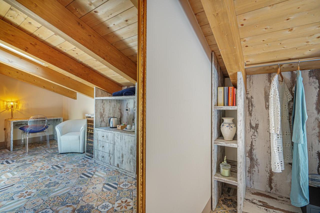 DON GIULIO LUXURY ROOMS jacuzzi & pool photo