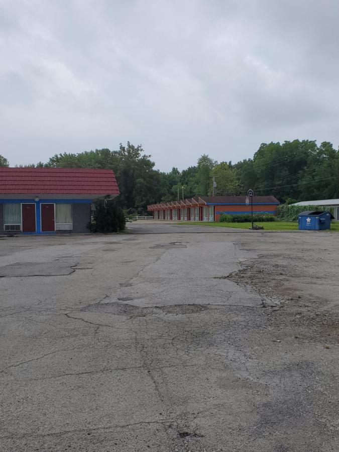 Gray Plaza Motel — photo 16