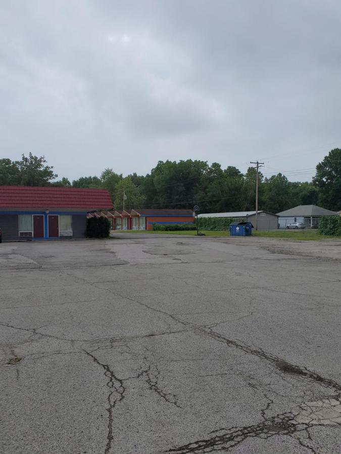 Gray Plaza Motel — photo 17