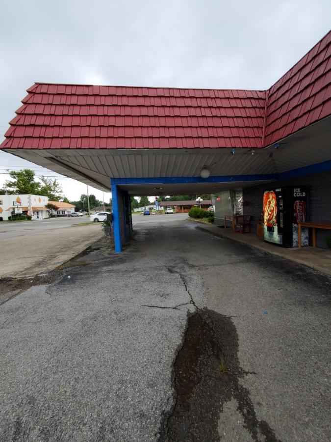 Gray Plaza Motel — photo 12