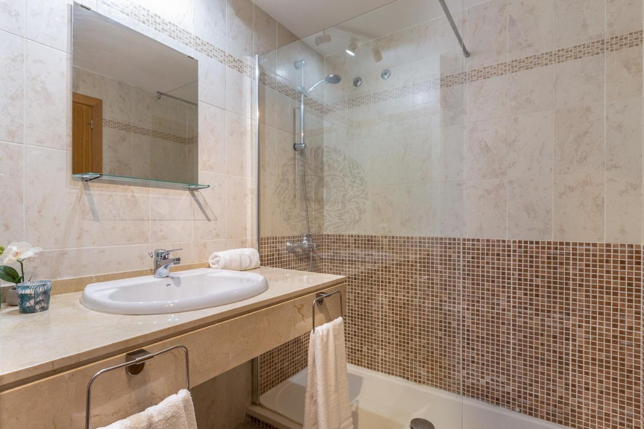 Golf Hills Beach Apartment by Dahlia Group (España Estepona ...