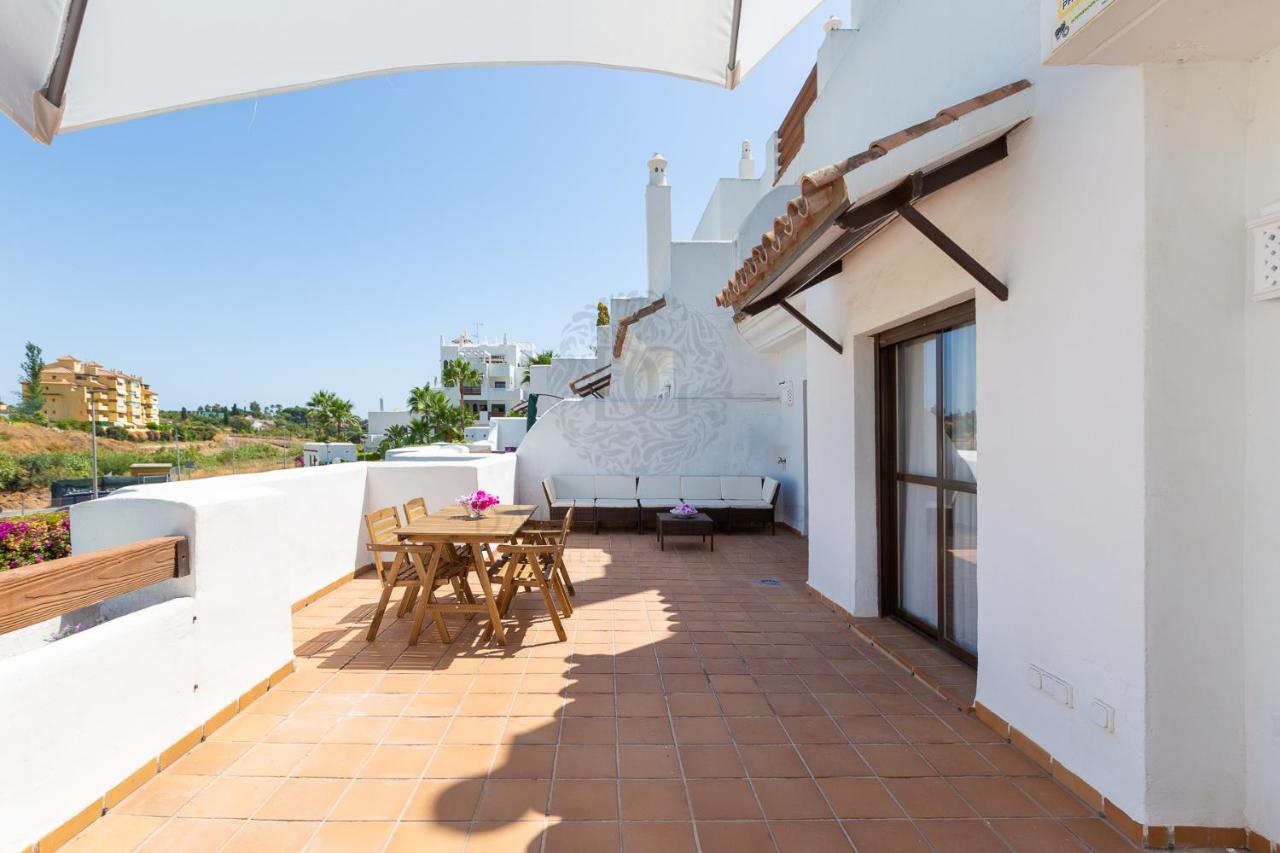 Golf Hills Beach Apartment by Dahlia Group (España Estepona ...