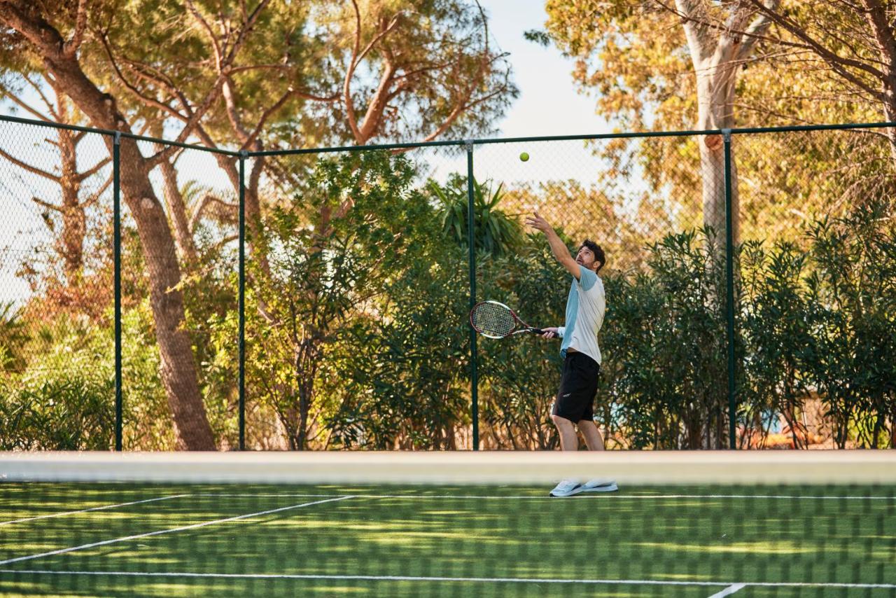 Tennis court: Falkensteiner Resort Capo Boi
