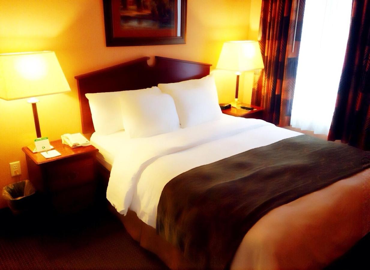 GrandStay Hotel & Suites Downtown Sheboygan — photo 17