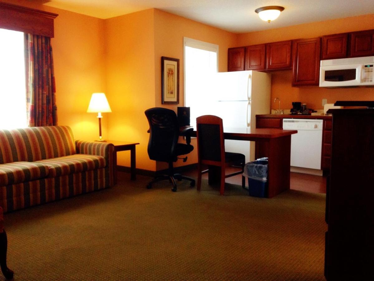 GrandStay Hotel & Suites Downtown Sheboygan — photo 14