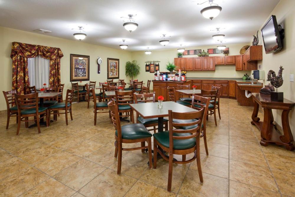 GrandStay Hotel & Suites Downtown Sheboygan — photo 4