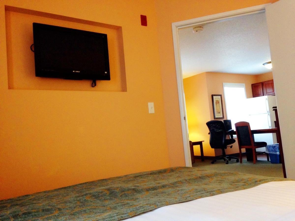 GrandStay Hotel & Suites Downtown Sheboygan — photo 18