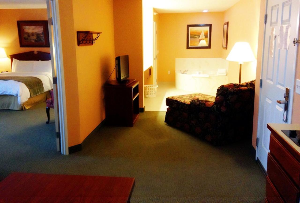 GrandStay Hotel & Suites Downtown Sheboygan — photo 13