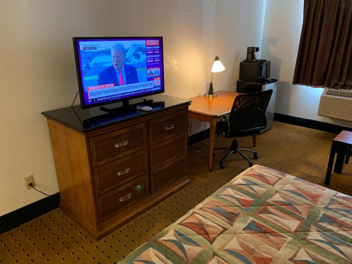 Brentwood Inn & Suites — photo 12