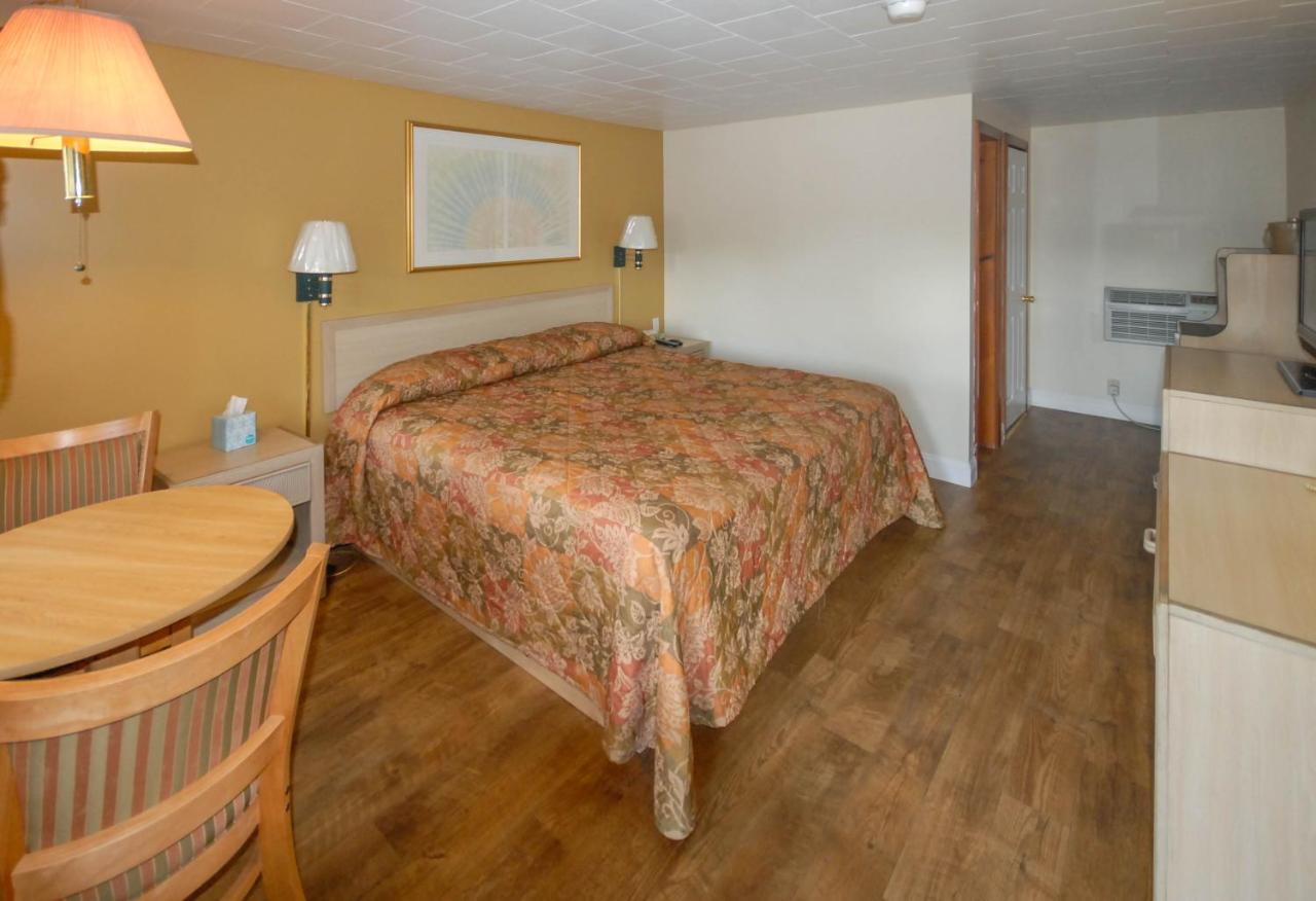 Budget Inn — photo 11