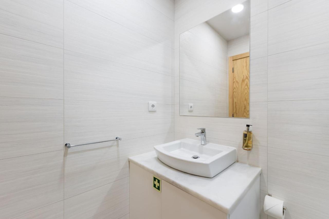 LovelyStay - 1BR Flat w AC and Balcony by Aliados - 4