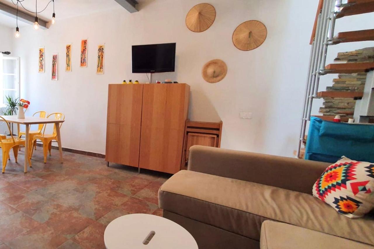 LovelyStay - Yellow Submarine House - 5