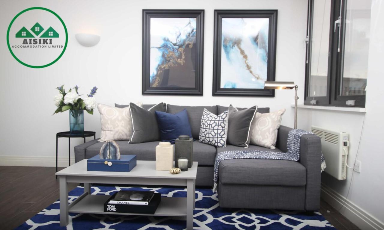 Aisiki Living at Upton Rd, Multiple 1, 2, or 3 Bedroom Apartments, King or Twin beds with FREE WIFI and FREE PARKING photo