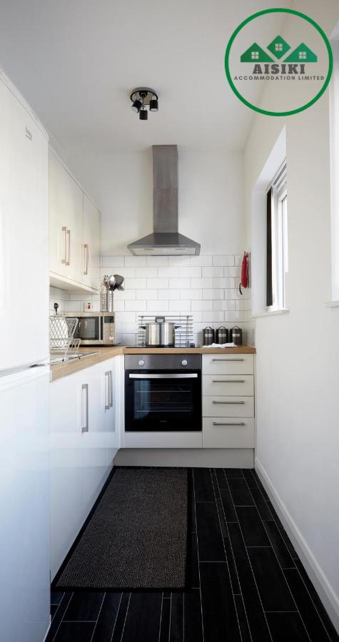 Aisiki Living at Upton Rd, Multiple 1, 2, or 3 Bedroom Apartments, King or Twin beds with FREE WIFI and FREE PARKING photo