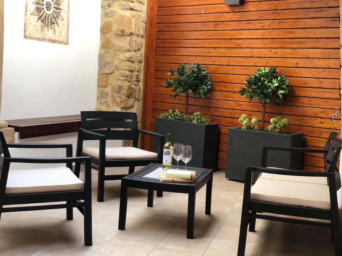 Holiday home Casa Adarve, Úbeda, Spain - Booking.com