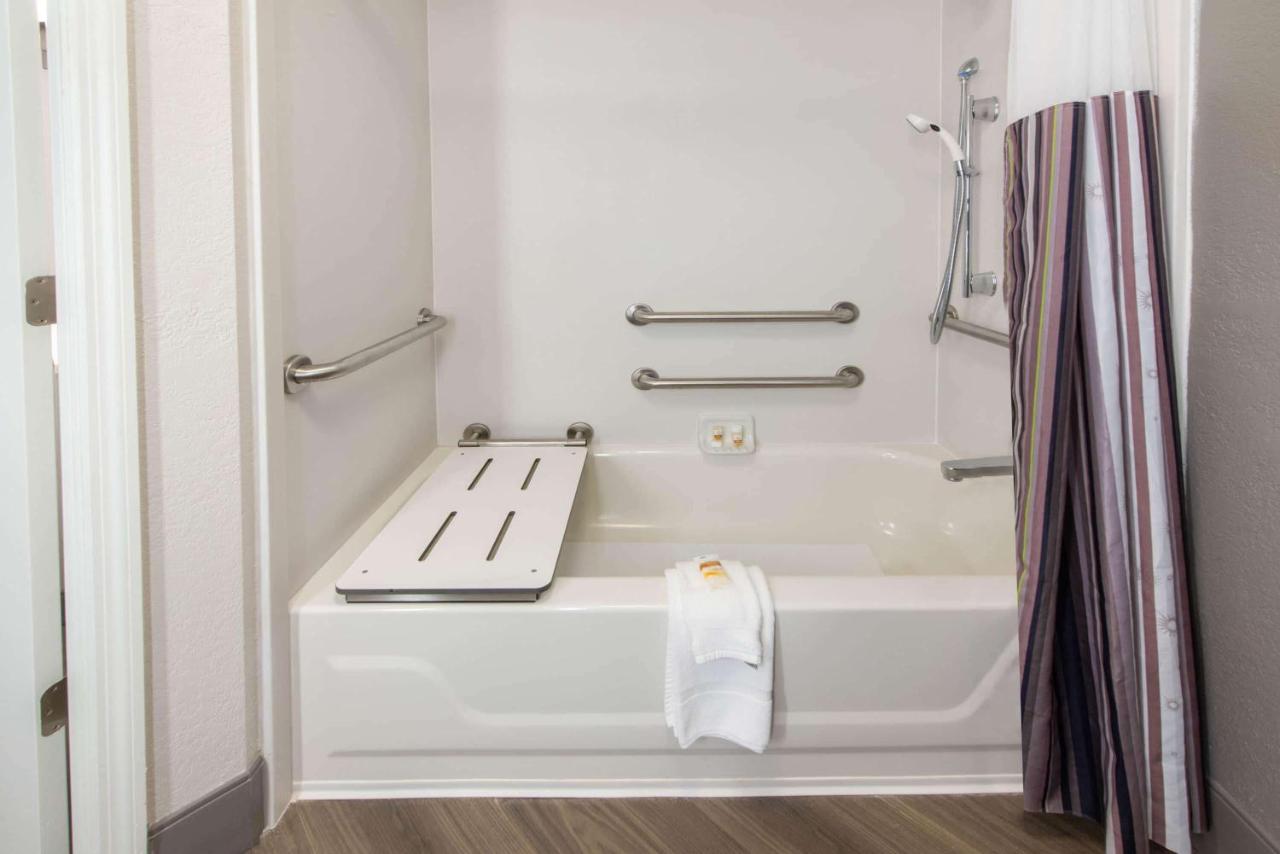 Regency Inn & Suites — photo 24