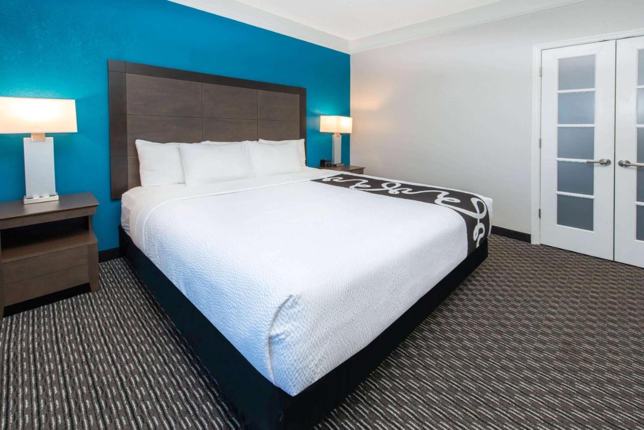 Regency Inn & Suites — photo 21