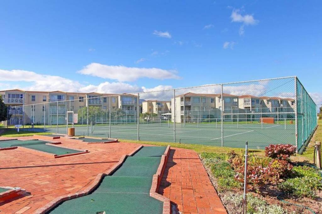 Tennis court: Hermanus Beach Club - 106 - Apartment with a view