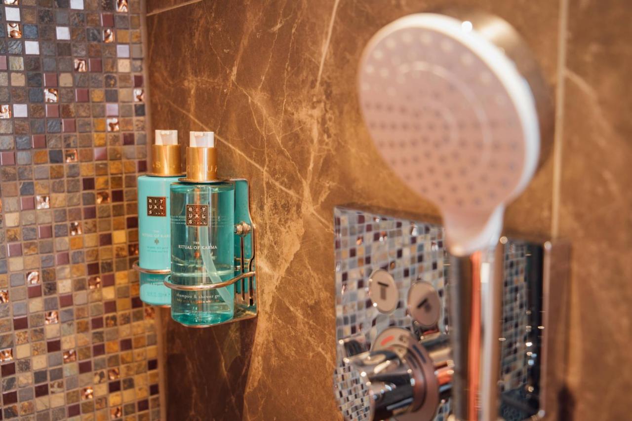 Harbour Suites Boutique Hotel - 3