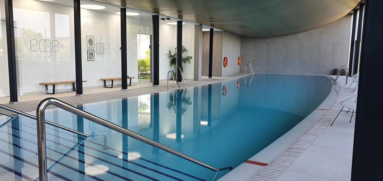 Heated swimming pool: The Edge Apartment