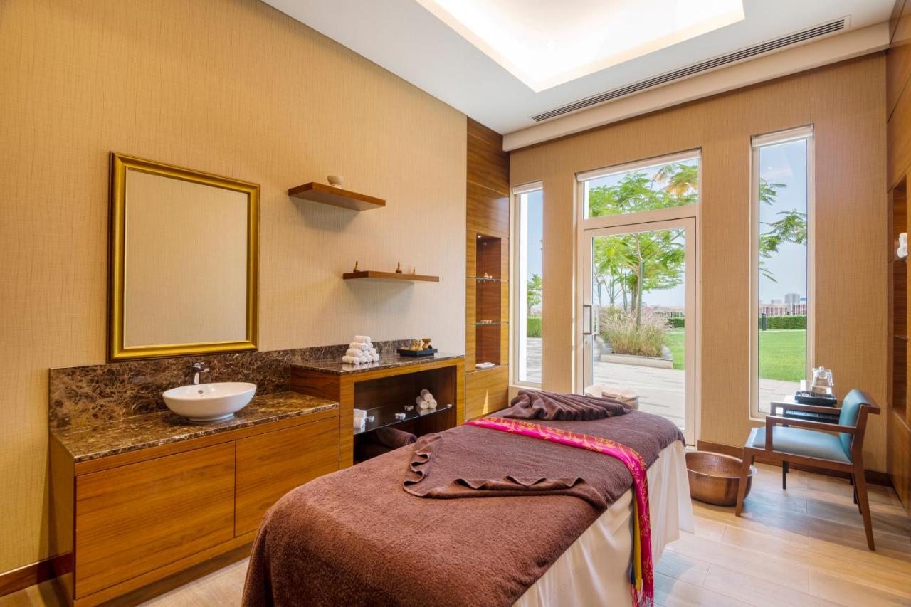 Spa hotel: Crowne Plaza Muscat OCEC, an IHG Hotel