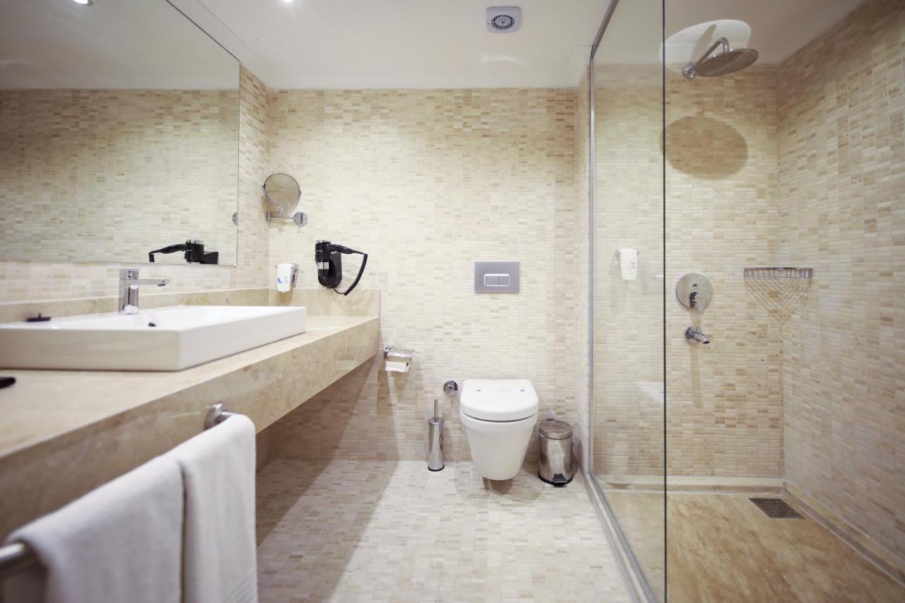 Deluxe Double or Twin Room with Balcony and Sea View