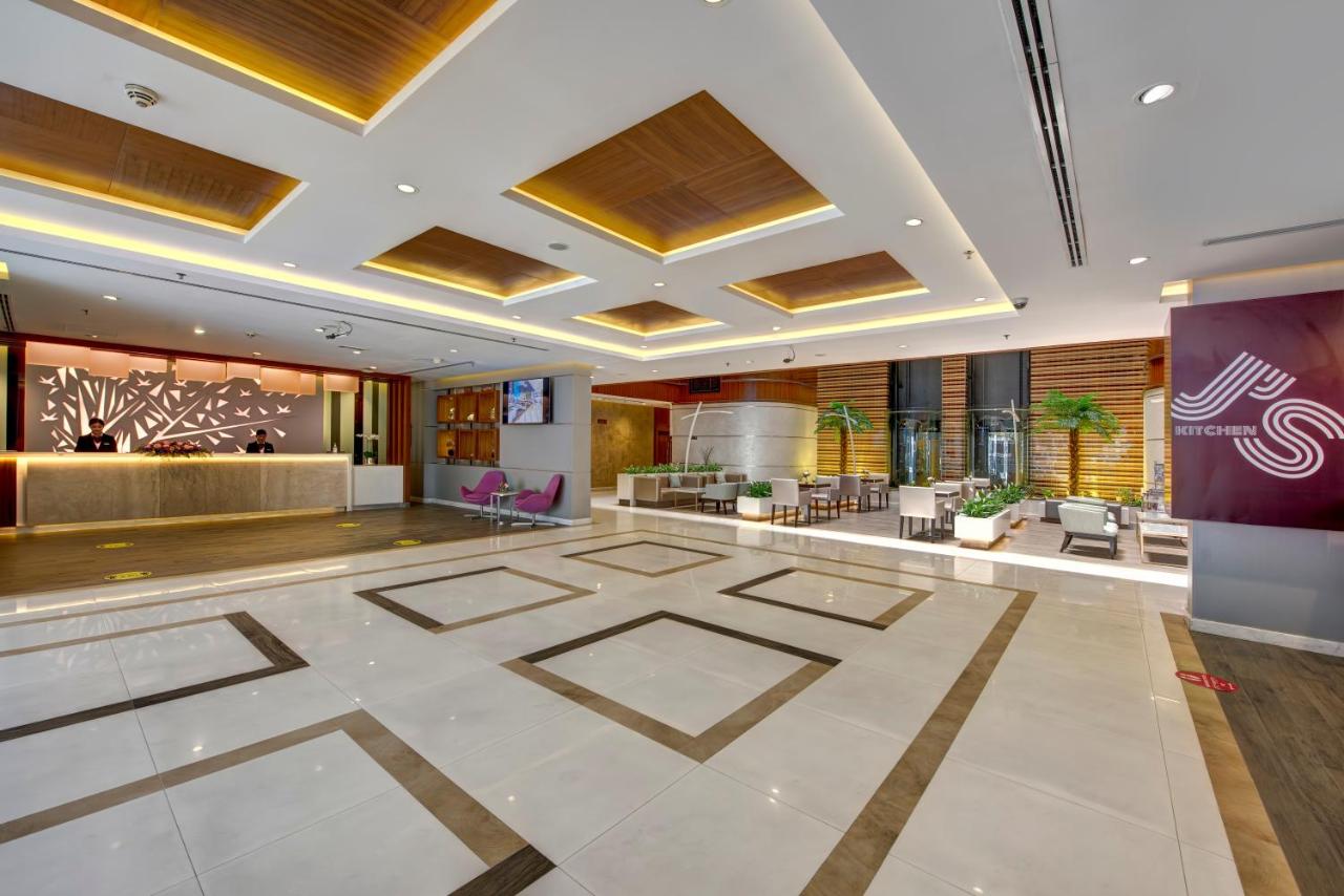 Howard Johnson Plaza by Wyndham Dubai Deira photo