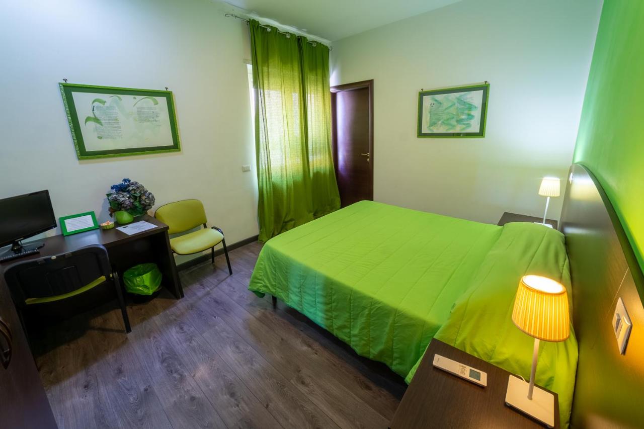 Difronte Ai Musei Vaticani - 2