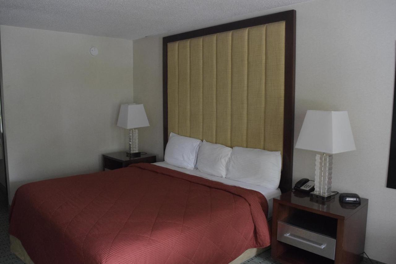 Landmark Inn — photo 11