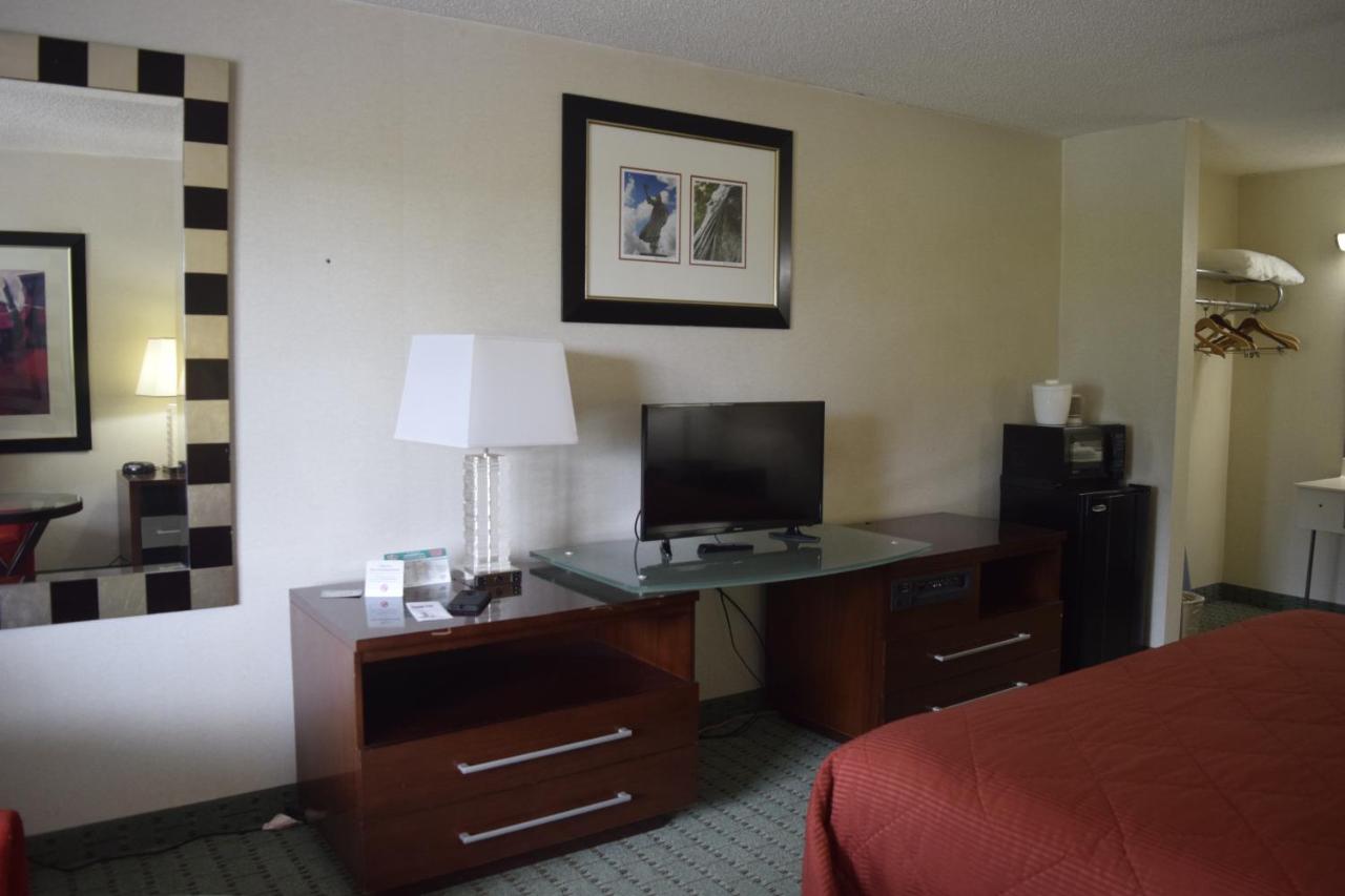 Landmark Inn — photo 9