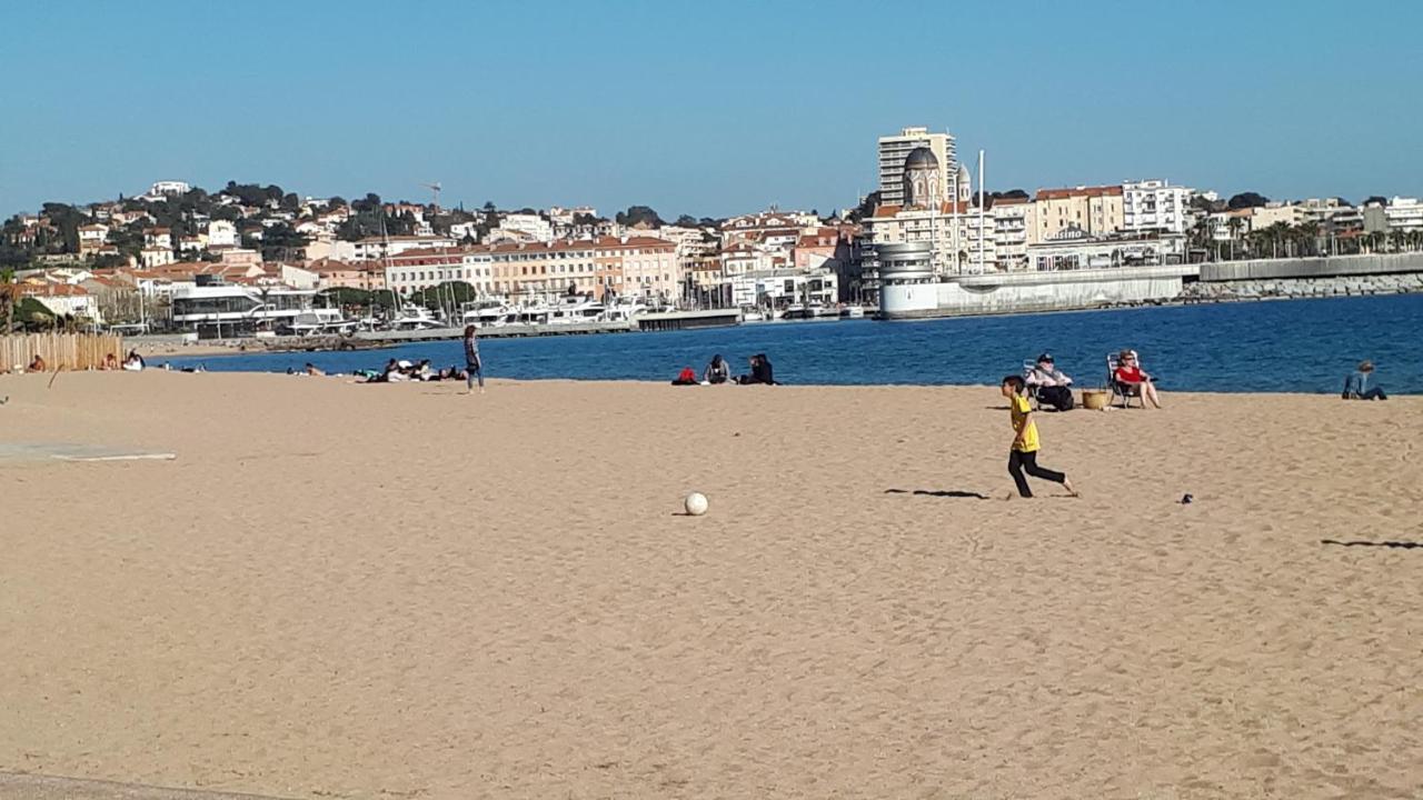 Beach: Fréjus plage T2, piscine, parking, plages à 200m