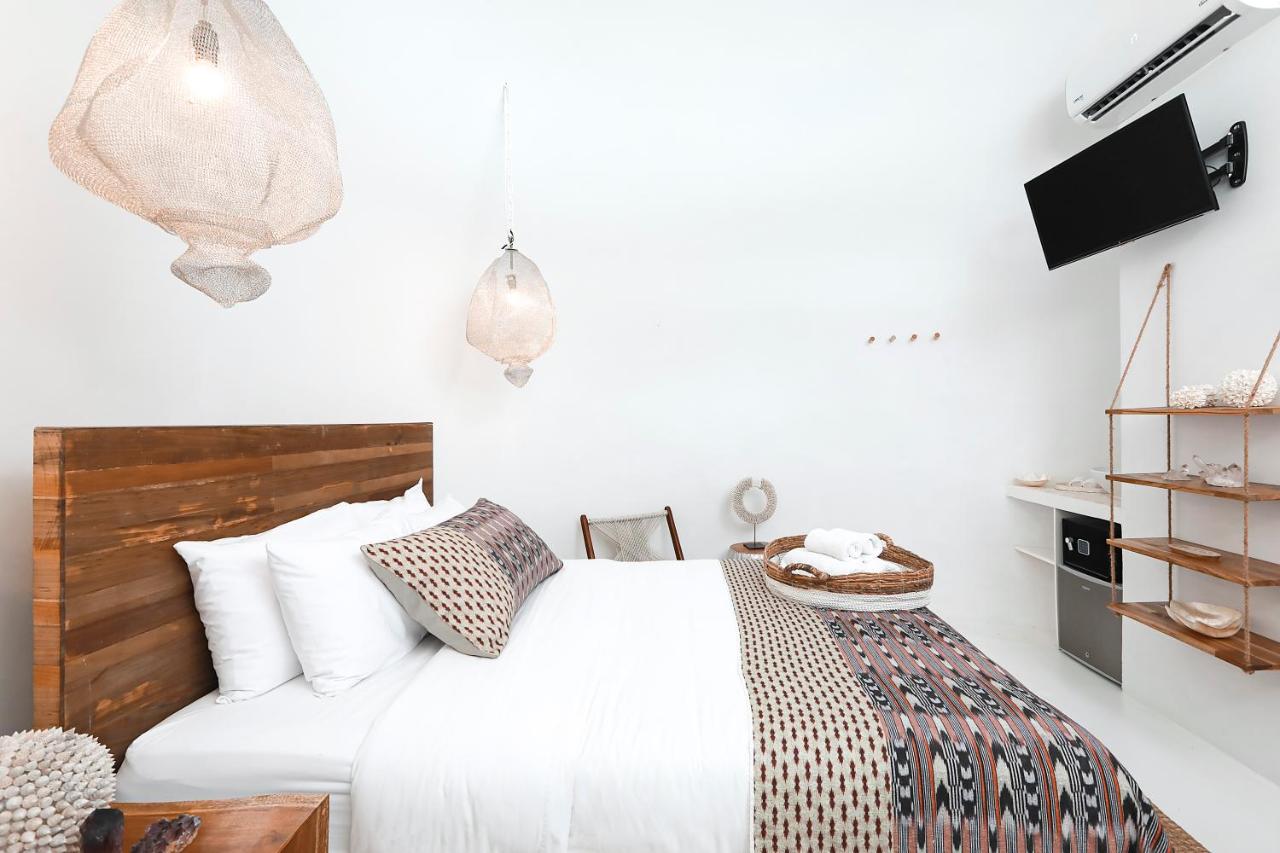 Igloo Beach Lodge photo