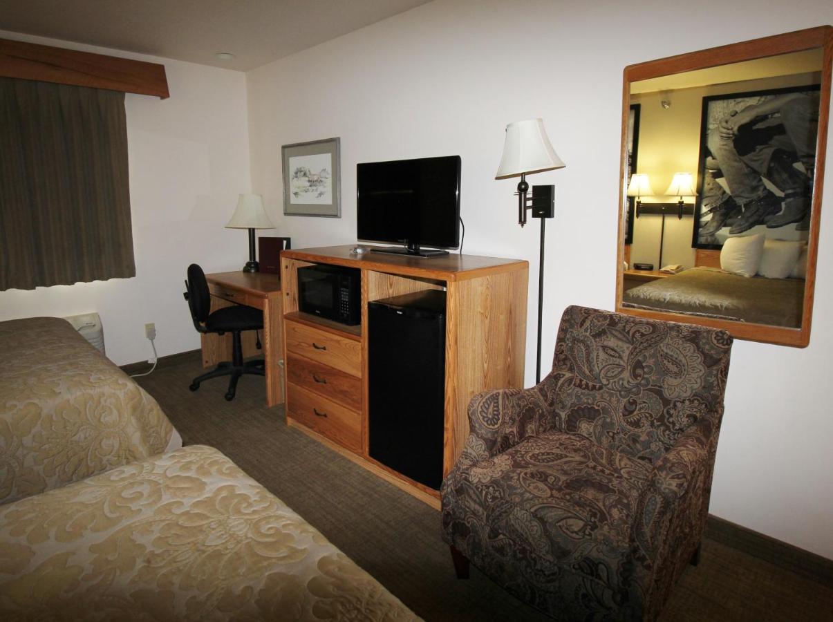 Homestead Inn and Suites — photo 4