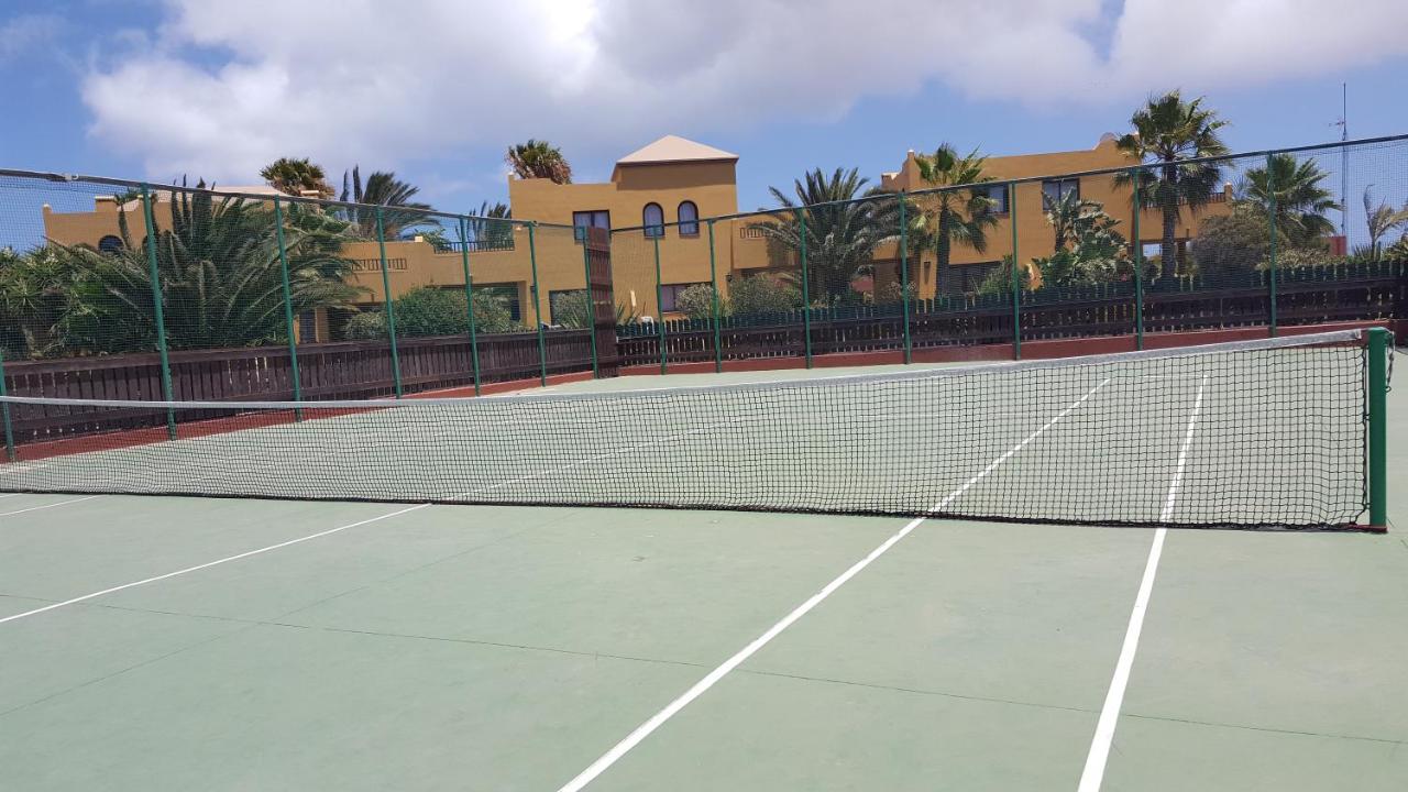 Tennis court: Tamarindo I piscinas de agua salada - fibra óptica