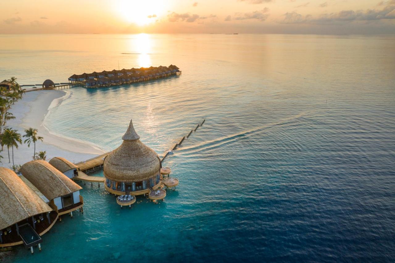 Hotel, plaża: Outrigger Maldives Maafushivaru Resort