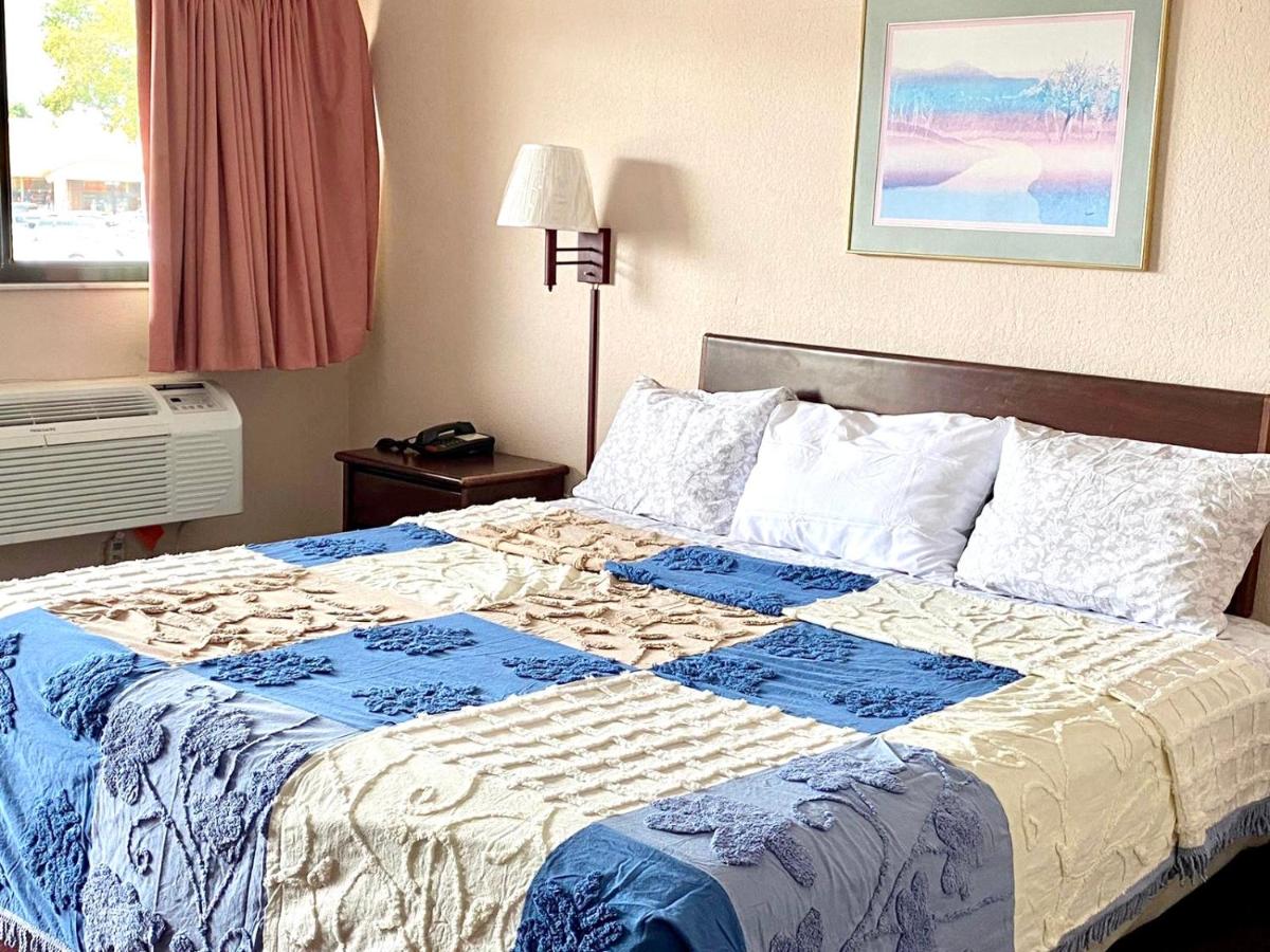 Regency Inns & Suites — photo 11